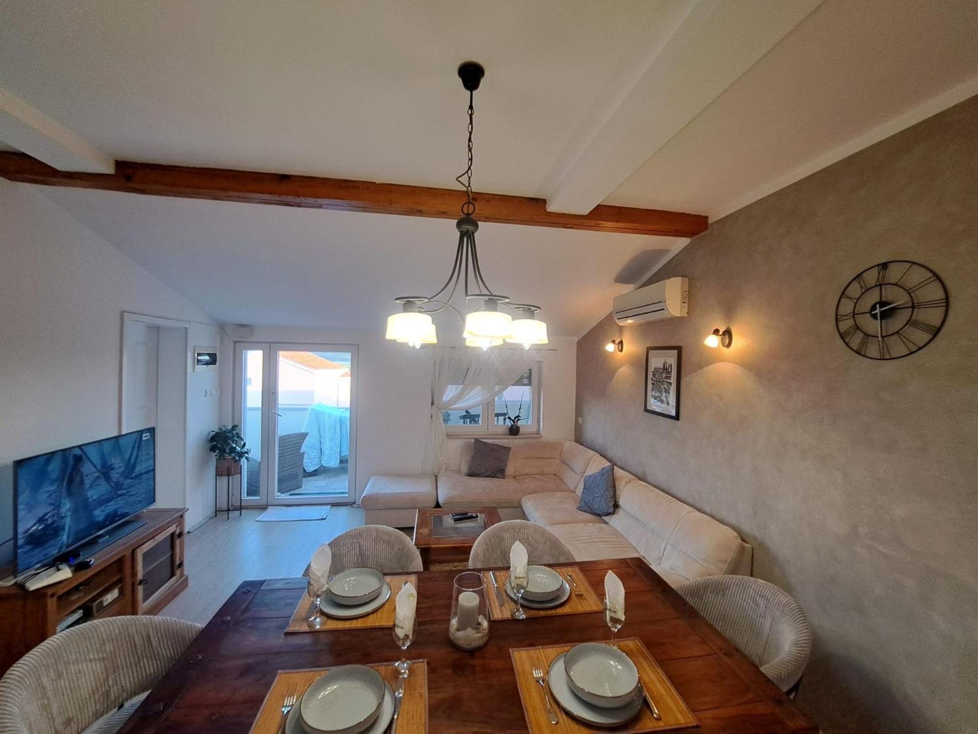 Apartman Lucia โพเซดารเย ภายนอก รูปภาพ
