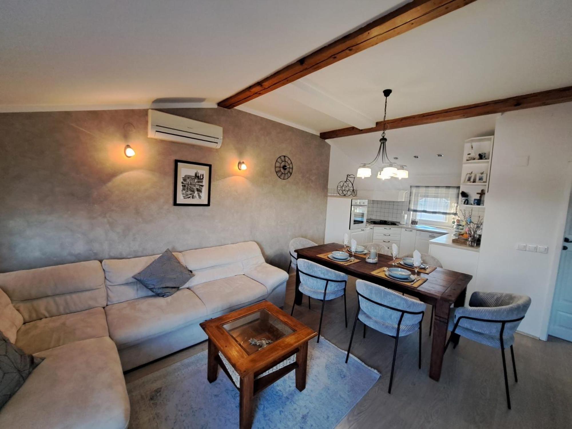 Apartman Lucia โพเซดารเย ภายนอก รูปภาพ