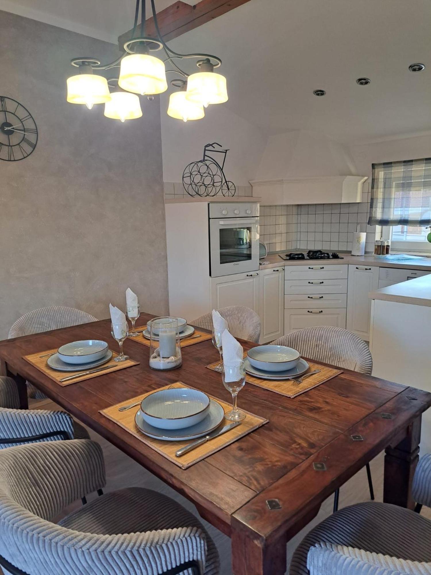 Apartman Lucia โพเซดารเย ภายนอก รูปภาพ