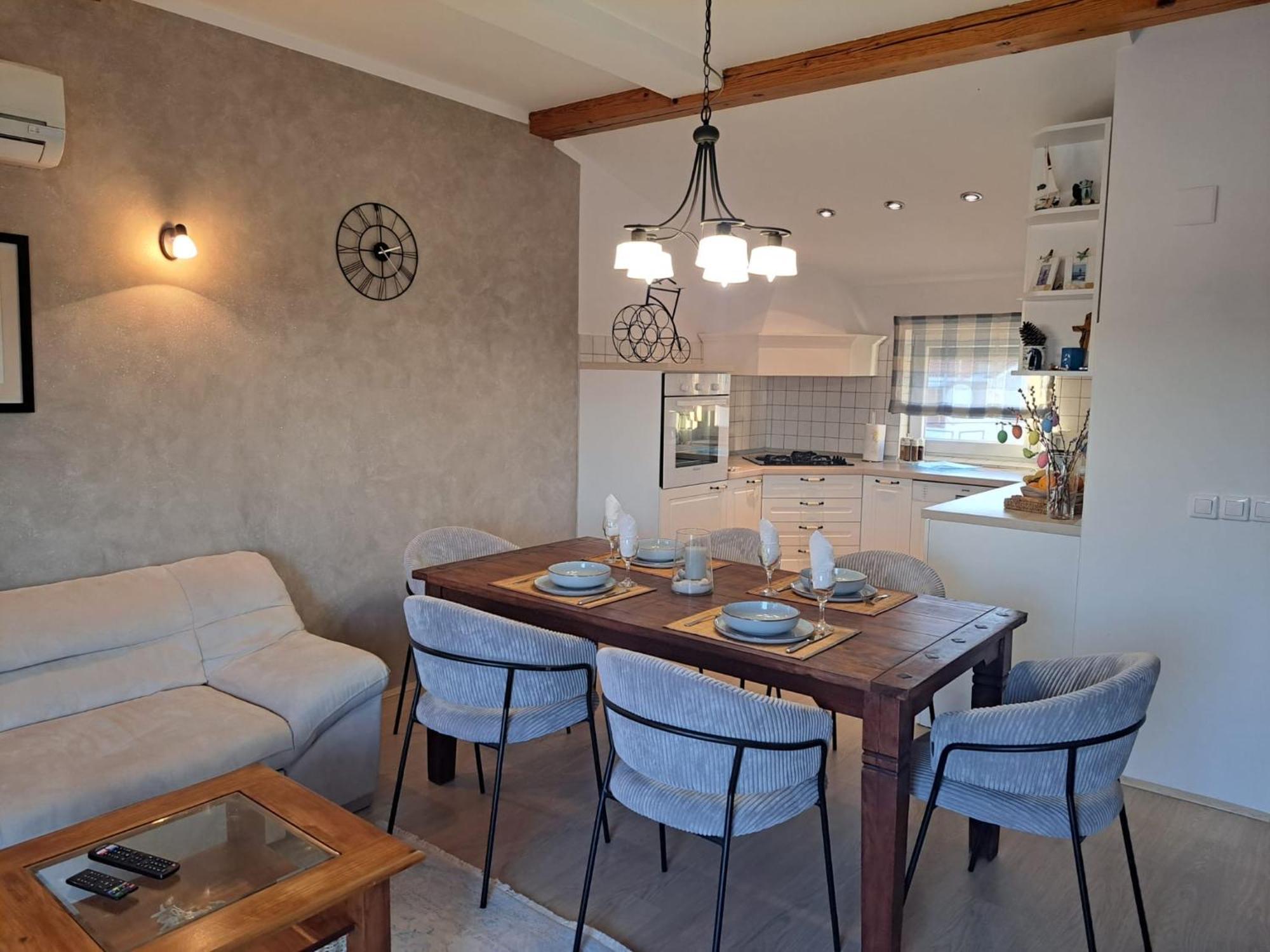 Apartman Lucia โพเซดารเย ภายนอก รูปภาพ
